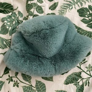 Chunky Faux Fur Bucket Hat